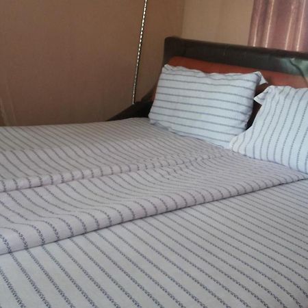 Rock Shadow Hotel Koboko ภายนอก รูปภาพ