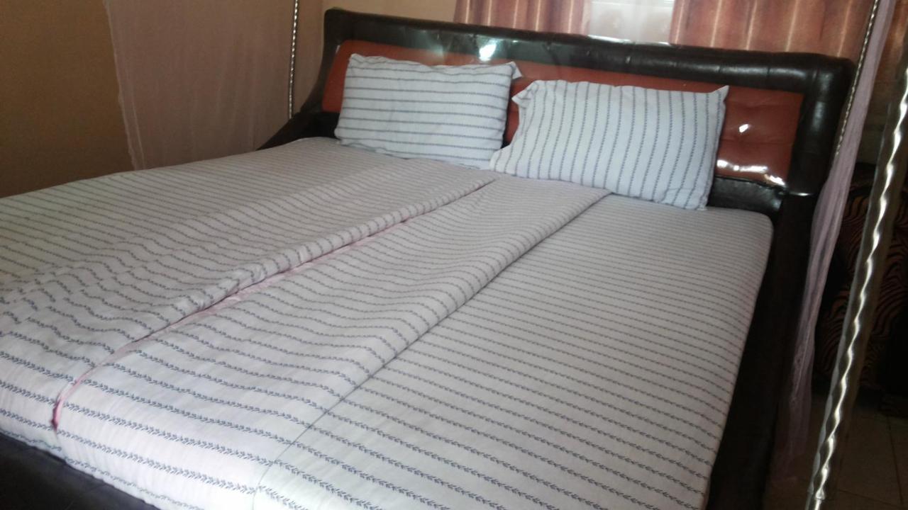 Rock Shadow Hotel Koboko ภายนอก รูปภาพ