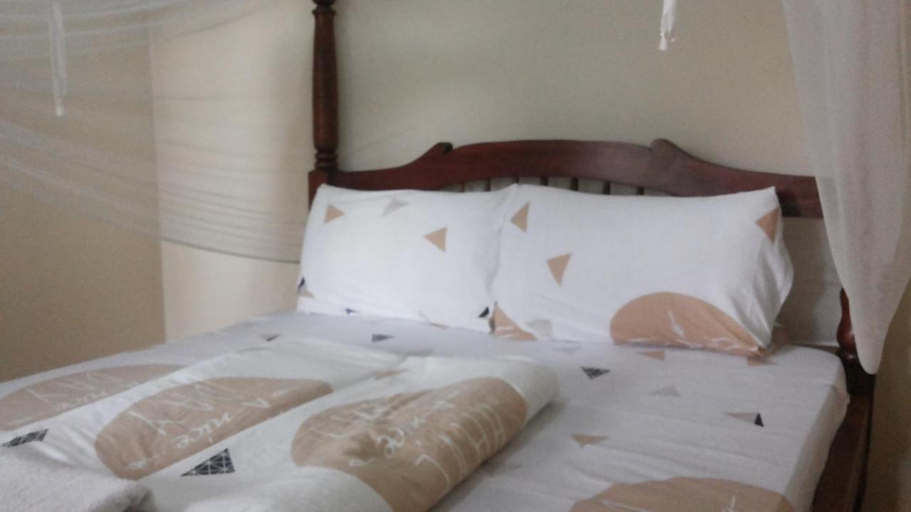 Rock Shadow Hotel Koboko ภายนอก รูปภาพ
